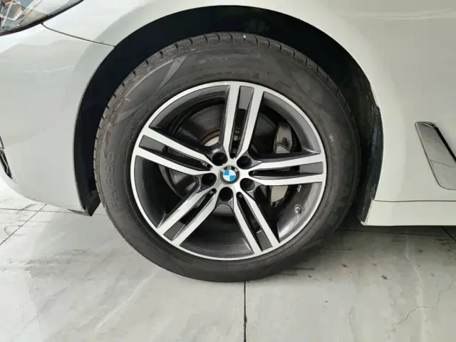 BMW 5 Series — Фото автомобиля 22
