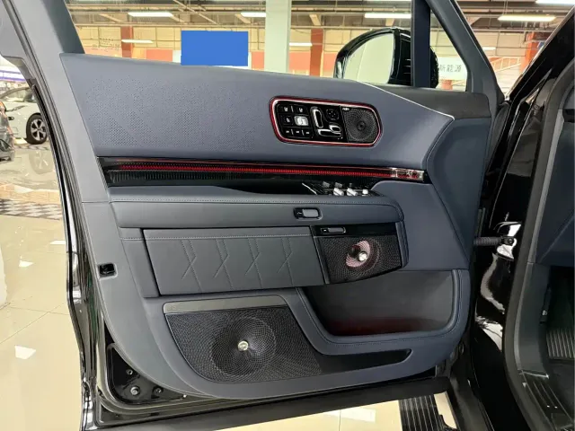 ZEEKR Zeekr 9X 2025 model Ultra Edition 70kWh — Фото автомобиля 10