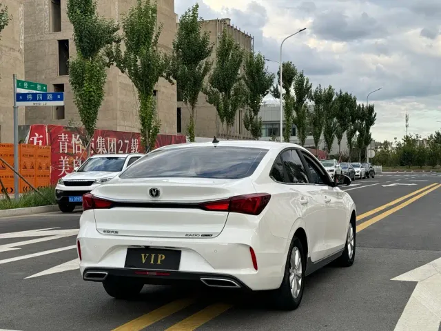Changan Eado — Фото автомобиля 9
