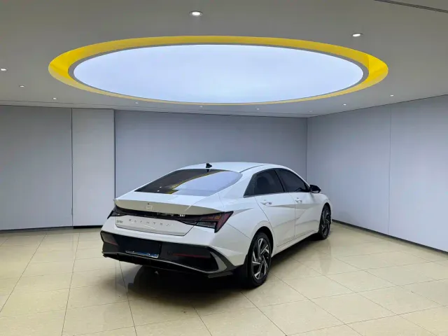 Hyundai Elantra — Фото автомобиля 6