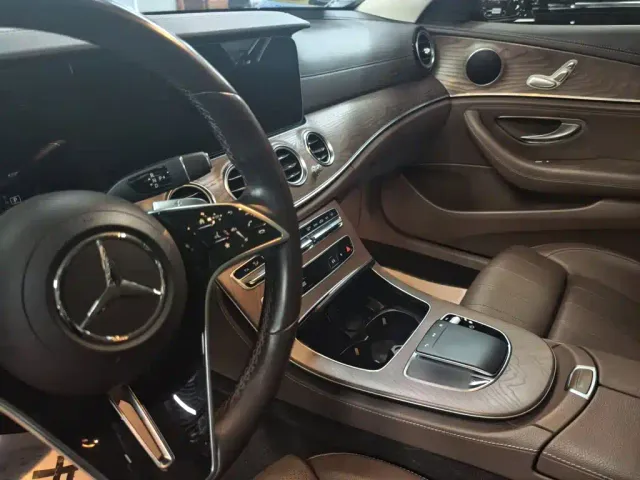 Mercedes-Benz E-Class — Фото автомобиля 8