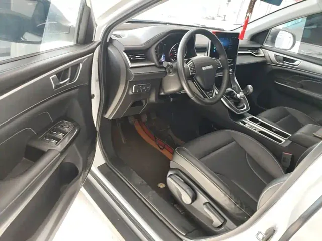Haval M6 — Фото автомобиля 15