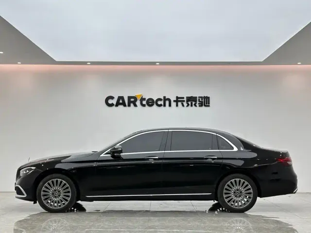 Mercedes-Benz E-Class — Фото автомобиля 2