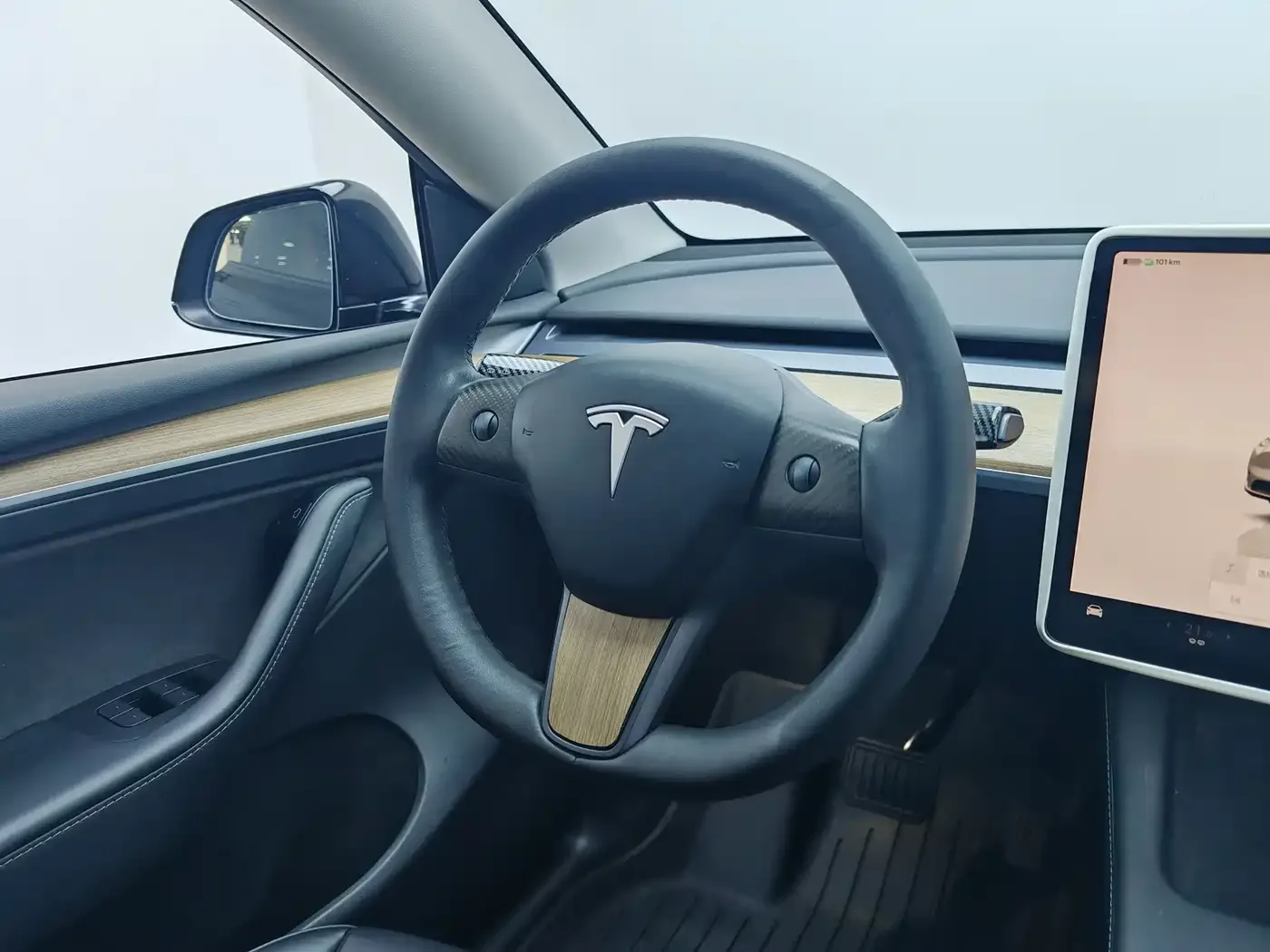 Tesla Model Y 2022 Rear-Wheel Drive Version — Фото автомобиля 16