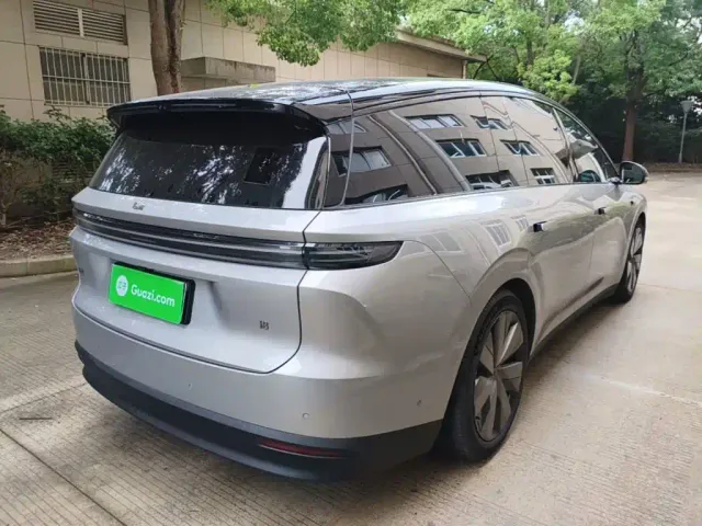 Li Auto i8 — Фото автомобиля 6