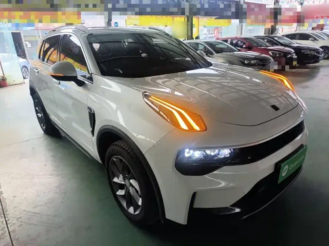 Lynk & Co 01 — Фото автомобиля 3