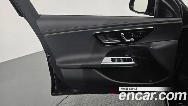 Mercedes-Benz E-Class — Фото автомобиля 23