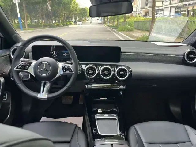 Mercedes-Benz Mercedes-Benz A-Class 2023 A 180 L — Фото автомобиля 3