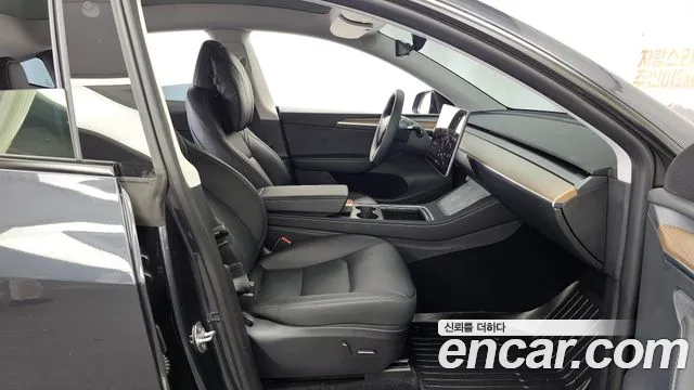 Tesla Model Y — Фото автомобиля 11