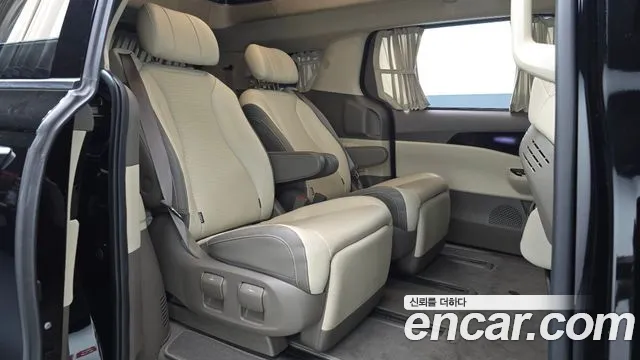 Kia Carnival Generation 4 — Фото автомобиля 12