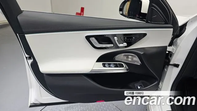 Mercedes-Benz E-Class — Фото автомобиля 24