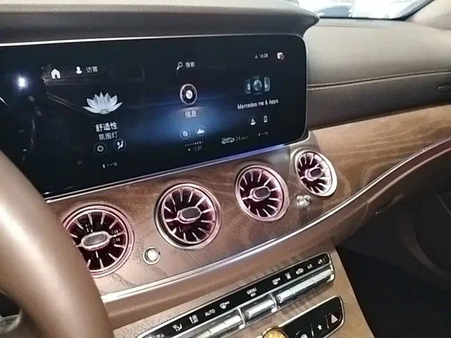 Mercedes-Benz E-Class — Фото автомобиля 12