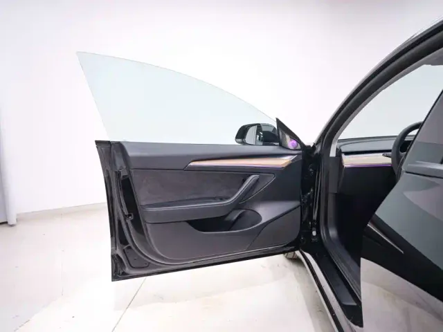 Tesla Model 3 — Фото автомобиля 19
