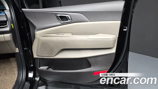 Kia Carnival Generation 4 — Фото автомобиля 14