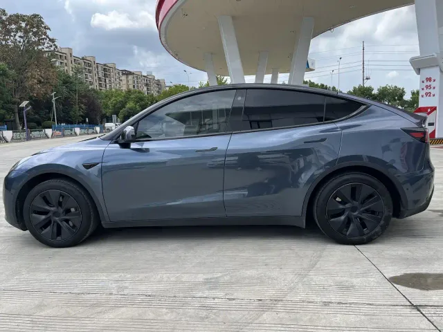 Tesla Model Y — Фото автомобиля 8