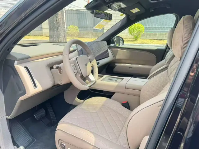Li Auto L8 — Фото автомобиля 4