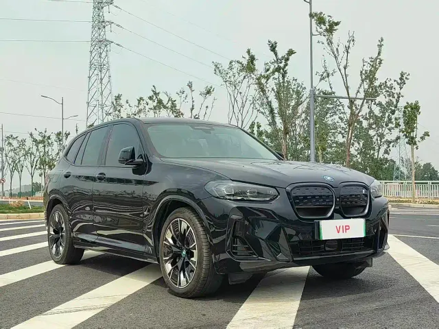 BMW BMW iX3 2023 Pioneer Type — Фото автомобиля 3