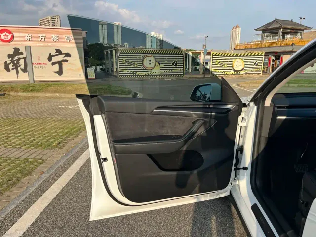 Tesla Model Y — Фото автомобиля 19