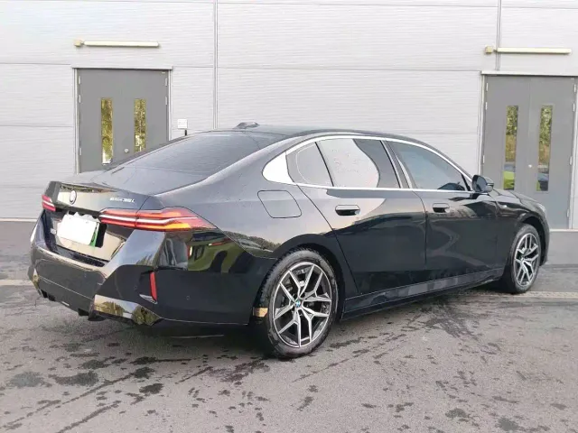 BMW i5 — Фото автомобиля 5