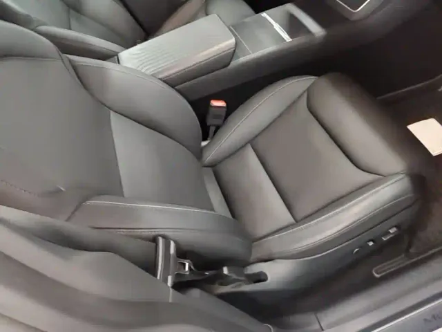 Tesla Model Y L — Фото автомобиля 19