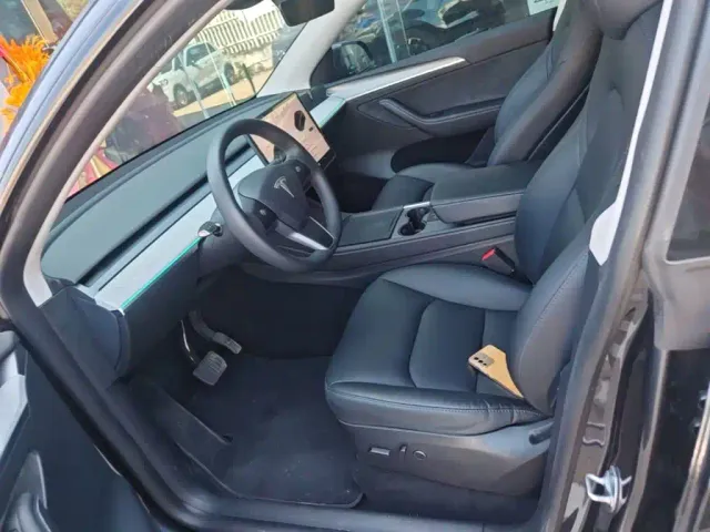 Tesla Model Y — Фото автомобиля 14