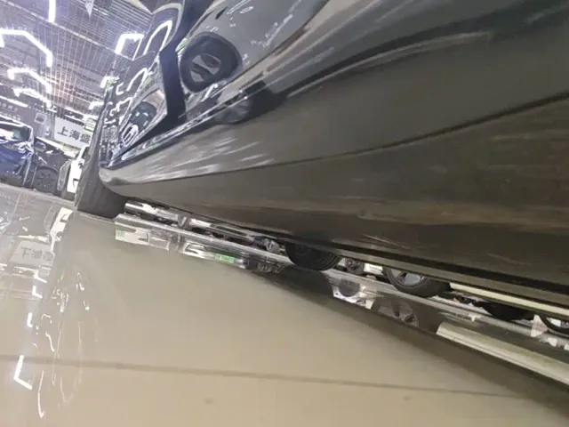 Tesla Model 3 — Фото автомобиля 20
