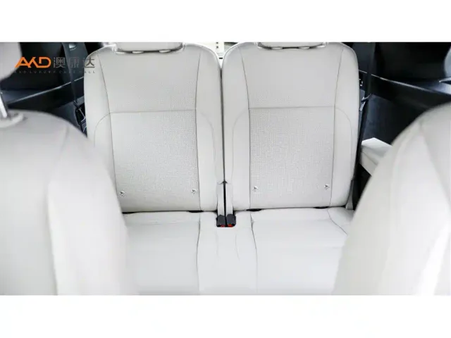 Li Auto L8 — Фото автомобиля 9