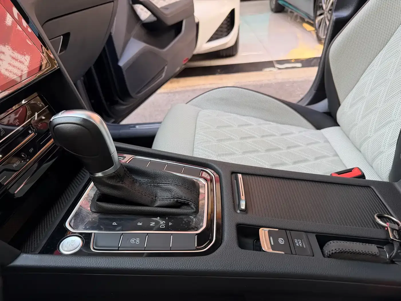 Volkswagen Magotan 2023 Model 2 Million Commemorative Edition 330TSI DSG Luxury — Фото автомобиля 10