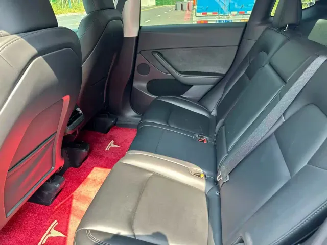 Tesla Model Y — Фото автомобиля 5