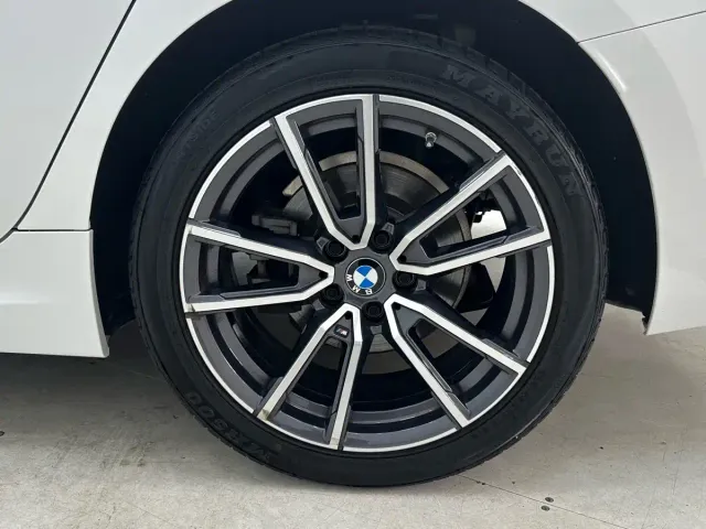 BMW 3 Series — Фото автомобиля 17