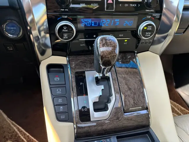 Toyota Vellfire — Фото автомобиля 14