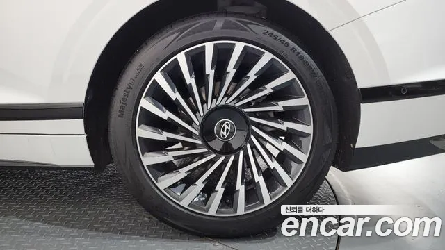 Hyundai Grandeur GN7 — Фото автомобиля 6