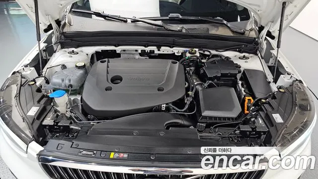Volvo XC40 — Фото автомобиля 6