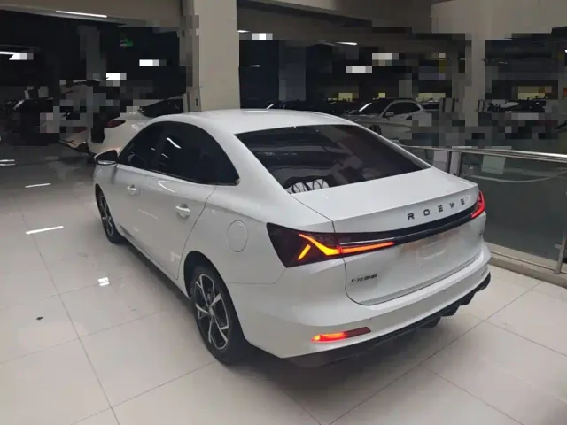 Roewe i5 — Фото автомобиля 4