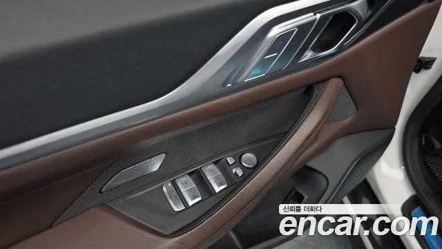 BMW i4 — Фото автомобиля 24