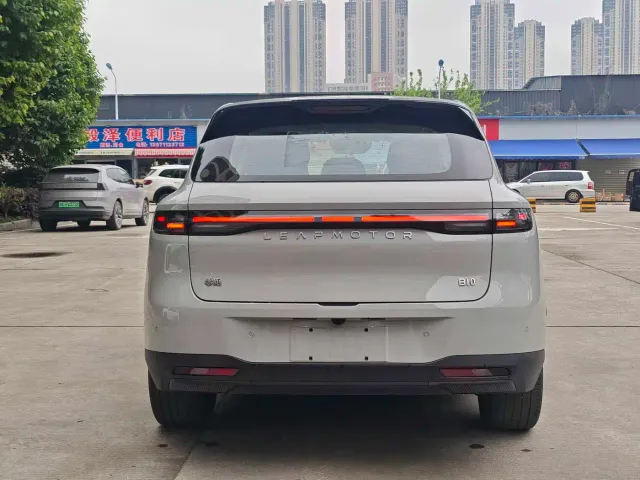 Leapmotor B10 — Фото автомобиля 8