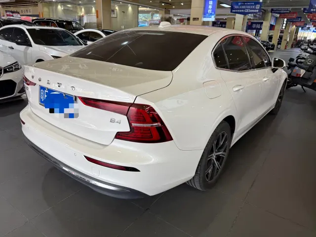 Volvo S60 — Фото автомобиля 3