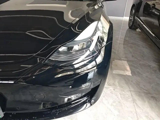 Tesla Model 3 — Фото автомобиля 23