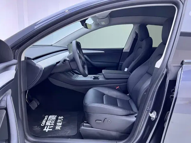 Tesla Model Y — Фото автомобиля 14