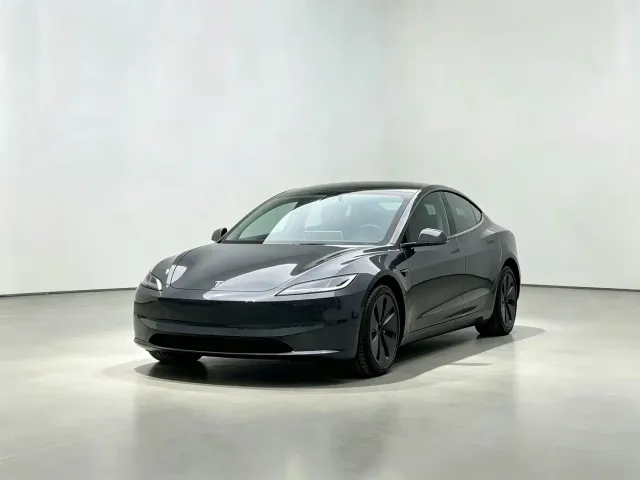 Фотография автомобиля — Tesla Model 3