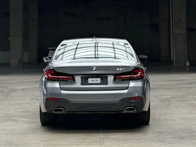 BMW 5 Series — Фото автомобиля 5