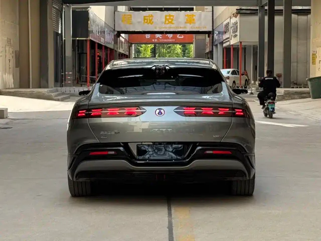 Denza Z9GT — Фото автомобиля 13