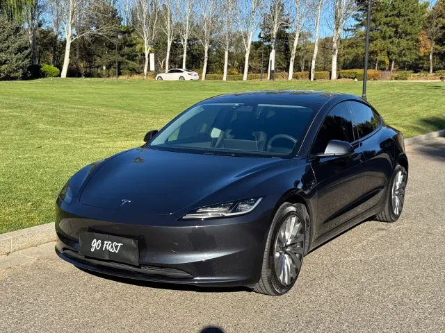 Фотография автомобиля — Tesla Model 3