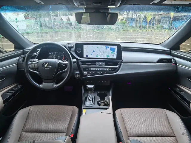 Lexus ES — Фото автомобиля 10