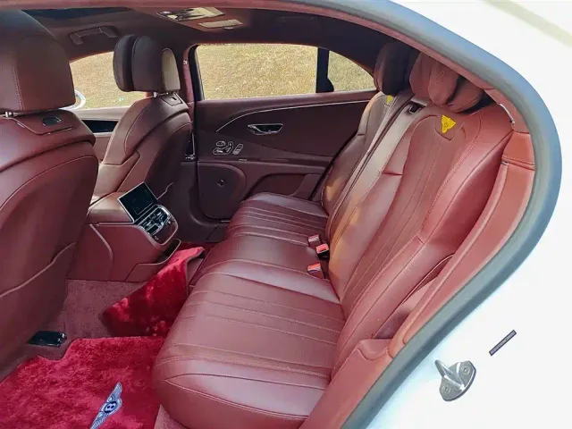 Bentley Flying Spur — Фото автомобиля 8