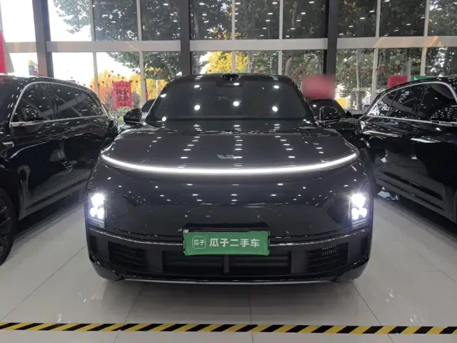 Li Auto L8 — Фото автомобиля 2