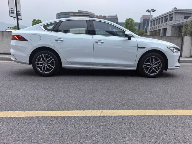 BYD Qin PLUS — Фото автомобиля 10