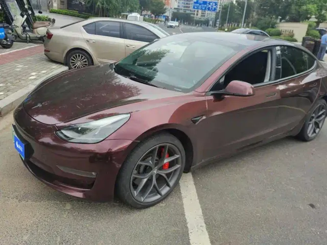 Фотография автомобиля — Tesla Model 3