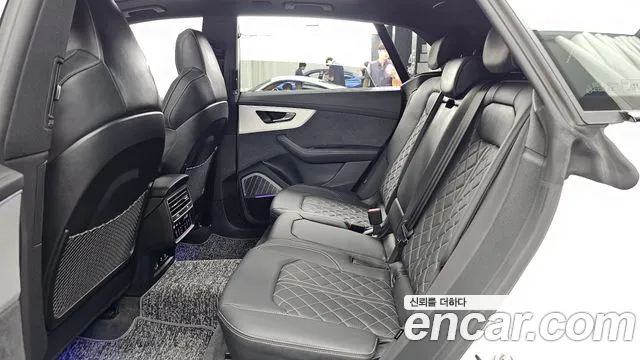 Audi Q8 55 TFSI quattro Premium — Фото автомобиля 12