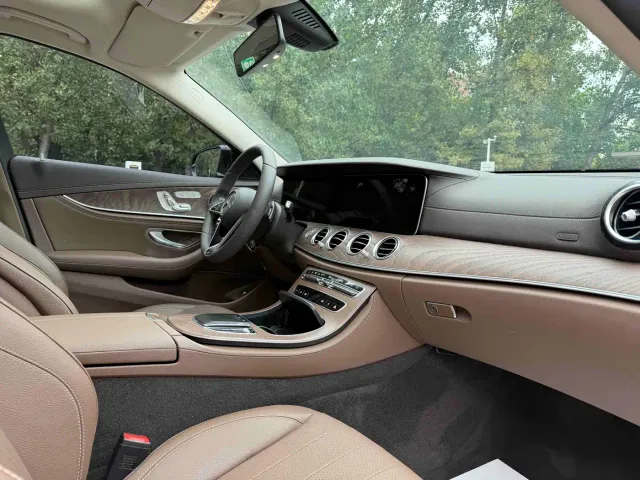 Mercedes-Benz E-Class — Фото автомобиля 9